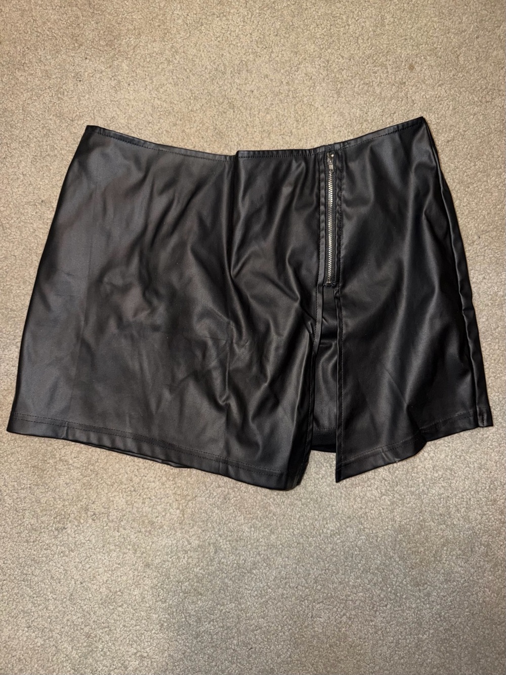 SHEIN Black Faux Leather Skort with Front Zip Detail